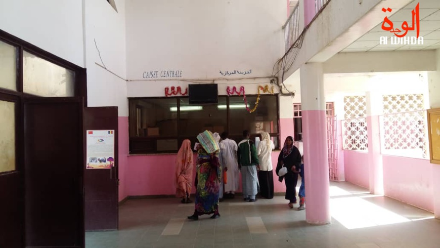 Des femmes à l'accueil d'un hôpital au Tchad. Illustration © Alwihda Info/archives