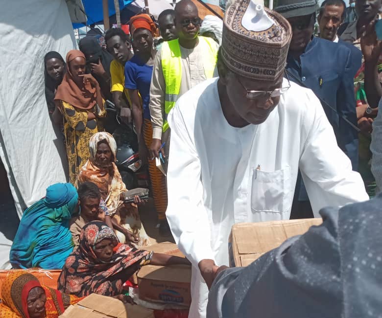 Tchad : la CNDH fait un don de vivres et couchages aux sinistrés d'inondation Tchad : la CNDH fait un don de vivres et couchages aux sinistrés d'inondation
