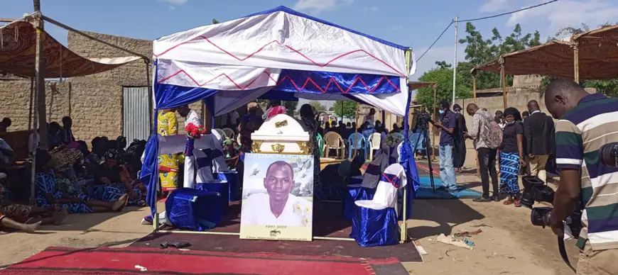 Tchad : obsèques du journaliste Oredjé Narcisse, tué par balles le 20 octobre 2022. © CEFOD