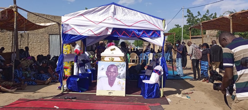 Tchad : obsèques du journaliste Oredjé Narcisse, tué par balles le 20 octobre 2022. © CEFOD Tchad : obsèques du journaliste Oredjé Narcisse, tué par balles le 20 octobre 2022. © CEFOD