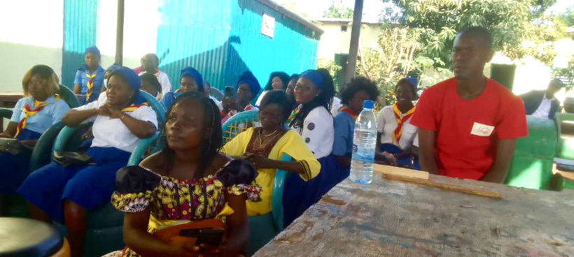 Tchad : des guides formées en transformation de pneus en meubles Tchad : des guides formées en transformation de pneus en meubles