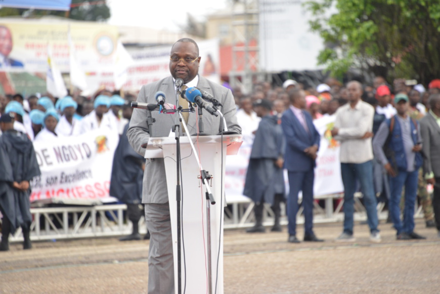 Le ministre Jean Jacques Bouya présentant les projets.