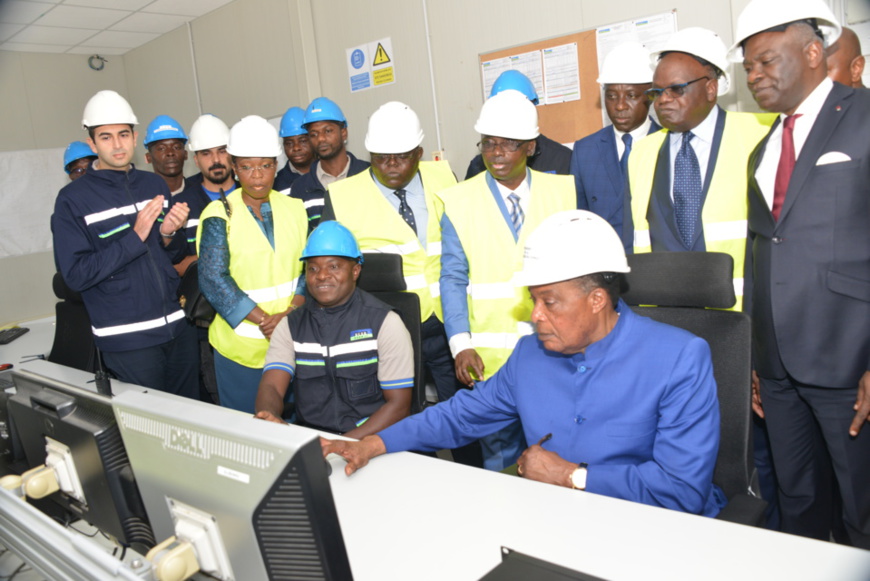 Le président Sassou N'Guesso remettant en service la centrale Le président Sassou N'Guesso remettant en service la centrale