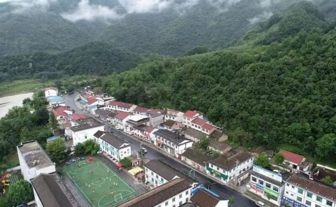 Photo shows a primary school in Wuguanyi township, Liuba county, northwest China's Shaanxi province. (Photo from People's Daily)