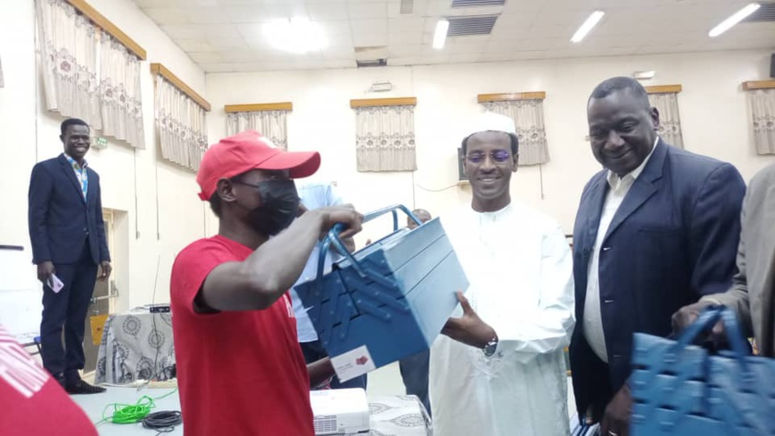 Tchad : 40 jeunes formés en électricité-bâtiment reçoivent des kits