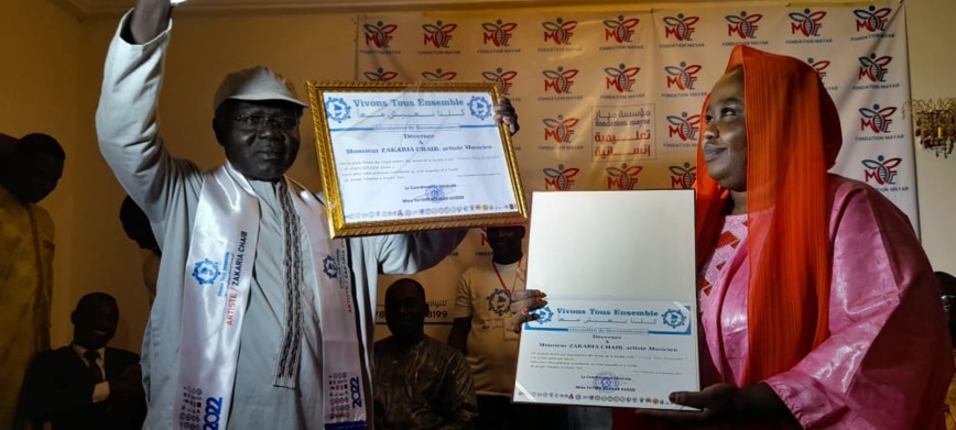 Tchad : "vivons tous ensemble" décore l’artiste Zakaria Chaïb ("Empereur") pour ses œuvres Tchad : "vivons tous ensemble" décore l’artiste Zakaria Chaïb ("Empereur") pour ses œuvres