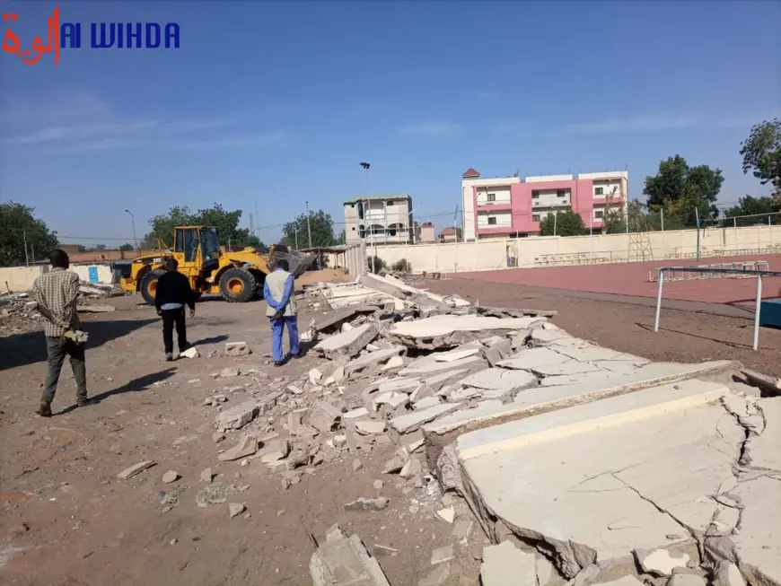 Travaux de réhabilitation au stade Idriss Mahamat Ouya à N'Djamena. © Tchochimbo Ouapi Raphaël/Alwihda Info