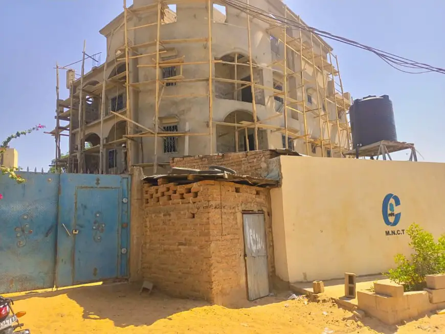 Tchad : faux, ce bâtiment en construction n'appartient pas à l'ex-ministre Mahamat Lazina. © DR