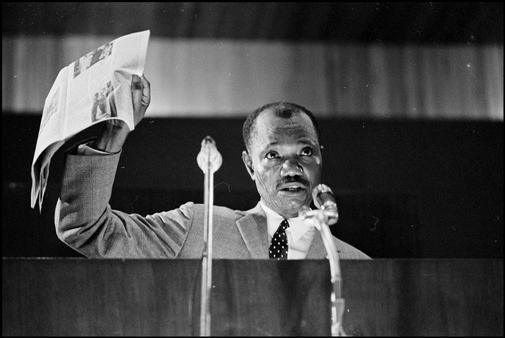 L'ex-Président Tombalbaye prononce le discours marquant l'indépendance du Tchad. Crédit photo : Sources L'ex-Président Tombalbaye prononce le discours marquant l'indépendance du Tchad. Crédit photo : Sources