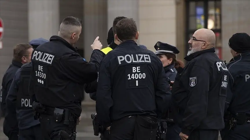 Des policiers allemands. Illustration © AA