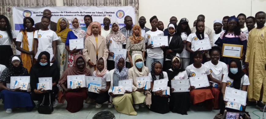 Tchad : l'INSTA forme des lycéennes et collégiennes de N'Djamena en sciences et techniques Tchad : l'INSTA forme des lycéennes et collégiennes de N'Djamena en sciences et techniques