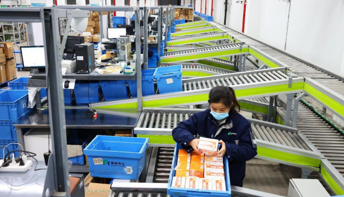 Medicines are shipped from a distribution center of a pharmaceutical company in Lianyungang, east China's Jiangsu province, Dec. 18, 2022. (Photo by Geng Yuhe/People's Daily Online)