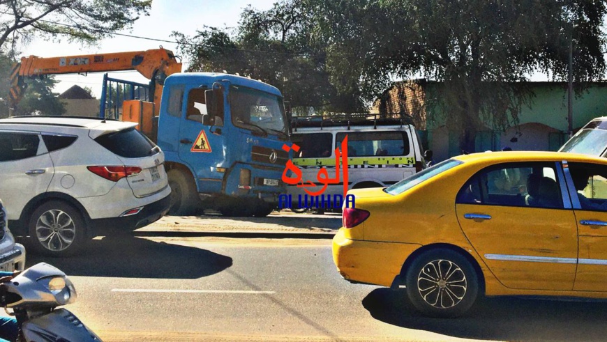 Tchad : une collision entre un minibus et un camion entraîne une dispute à N’Djamena Tchad : une collision entre un minibus et un camion entraîne une dispute à N’Djamena