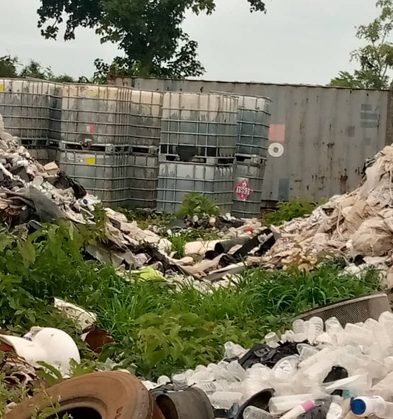 Tchad : des déchets nuisibles à l'environnement abandonnés à Bara, dans le département des Monts de Lam Tchad : des déchets nuisibles à l'environnement abandonnés à Bara, dans le département des Monts de Lam