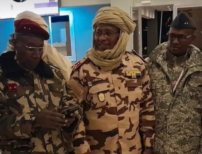L’officier général Bichara Issa Djadallah devient le 4e général d’armée de l’histoire du Tchad L’officier général Bichara Issa Djadallah devient le 4e général d’armée de l’histoire du Tchad