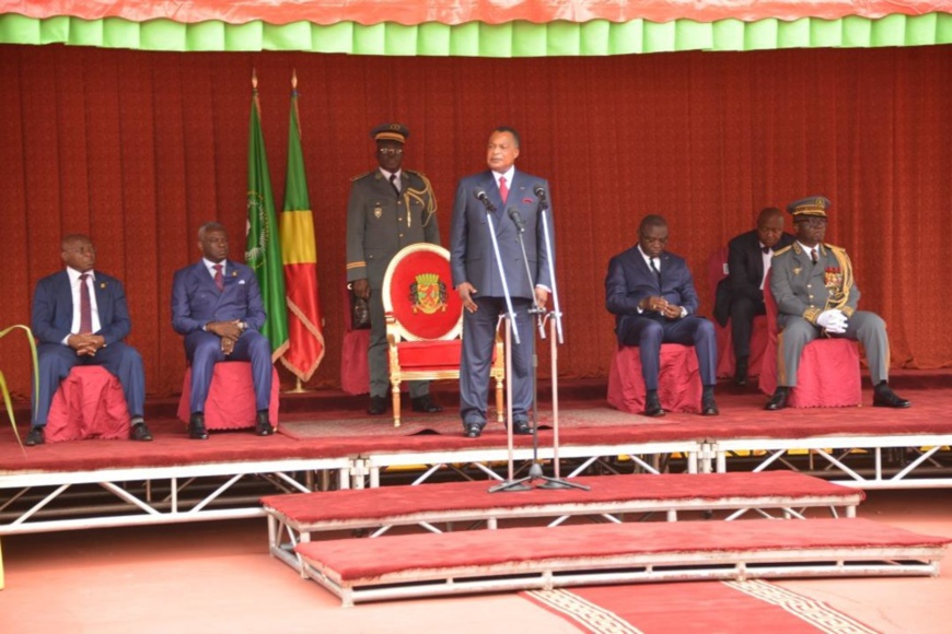 Sassou N"Guesso donnant des orientations à la force publique Sassou N"Guesso donnant des orientations à la force publique