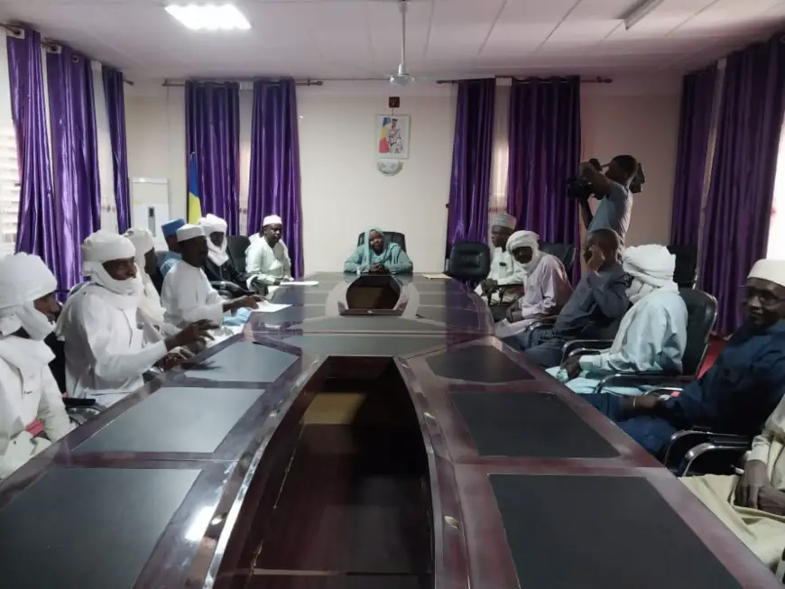 Tchad : au Kanem, la secrétaire d'État Fatimé Boukar échange avec les militants des partis politiques