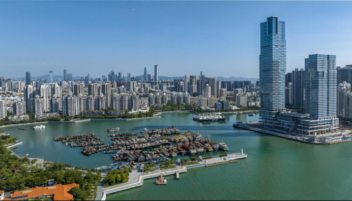 Photo taken on Oct. 27, 2022 shows a port in Shenzhen, south China's Guangdong province. (Photo by Wang Meiyan/People's Daily Online)