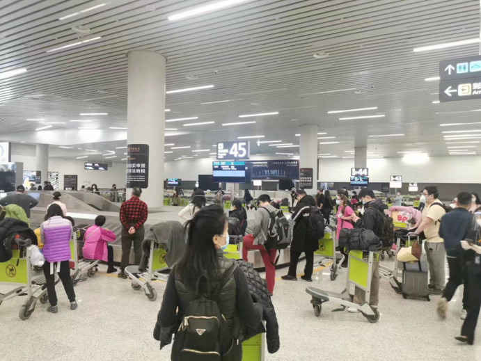 Photo shows passengers of China Southern Airline flight CZ312 waiting at the baggage claim area, Jan. 8, 2023. (Photo provided by China Southern Airlines) Photo shows passengers of China Southern Airline flight CZ312 waiting at the baggage claim area, Jan. 8, 2023. (Photo provided by China Southern Airlines)