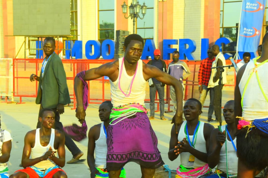 Une danse de la province du Mandoul au Festival Dary. © Djibrine Haïdar/Alwihda Info Une danse de la province du Mandoul au Festival Dary. © Djibrine Haïdar/Alwihda Info