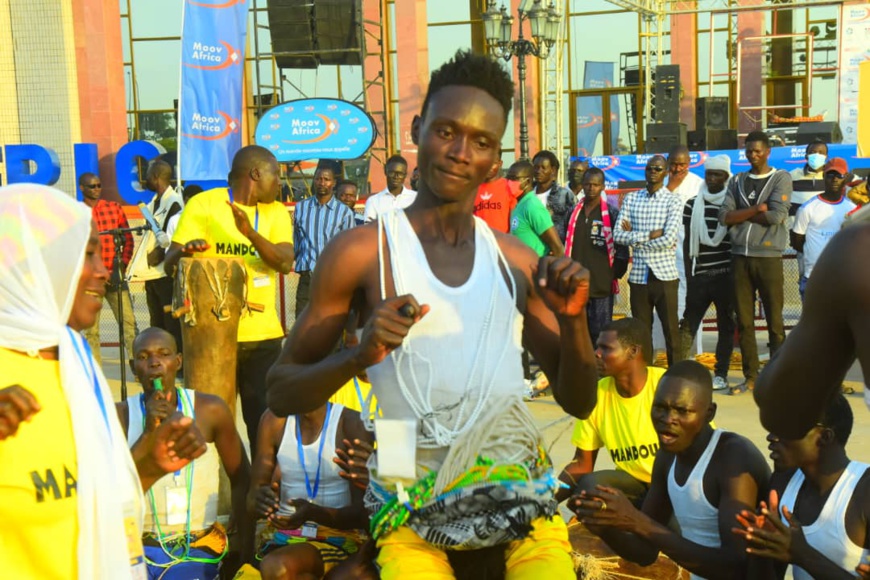 Une danse de la province du Mandoul au Festival Dary. © Djibrine Haïdar/Alwihda Info Une danse de la province du Mandoul au Festival Dary. © Djibrine Haïdar/Alwihda Info