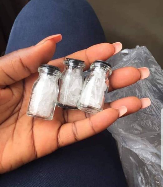 Tchad : populaires auprès des filles, les cristaux de menthe envahissent N'Djamena Tchad : populaires auprès des filles, les cristaux de menthe envahissent N'Djamena