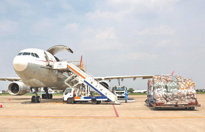Staff members of Nantong Xingdong International Airport, east China's Jiangsu province, load an all-cargo aircraft bound for Tokyo, Japan, July 14, 2022. (Photo by Xu Congjun/People's Daily Online) Staff members of Nantong Xingdong International Airport, east China's Jiangsu province, load an all-cargo aircraft bound for Tokyo, Japan, July 14, 2022. (Photo by Xu Congjun/People's Daily Online)