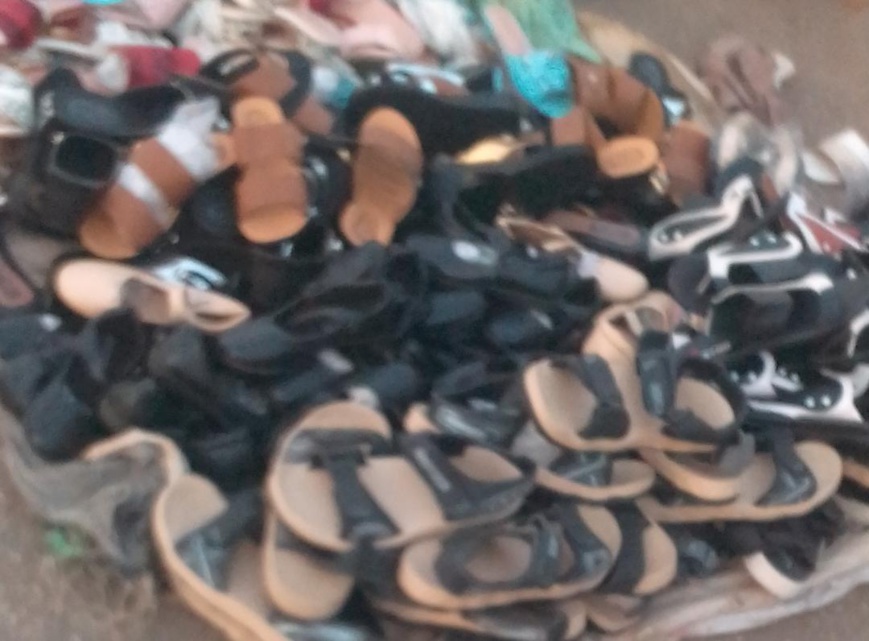 Tchad : un vendeur de chaussures agressé par sa concubine en quête d'argent, au marché de Dembé Tchad : un vendeur de chaussures agressé par sa concubine en quête d'argent, au marché de Dembé