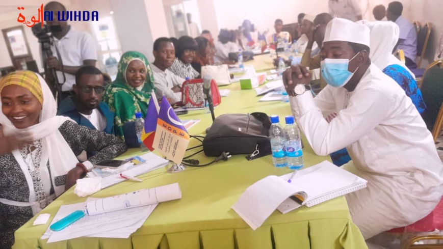 تشاد: مركز الدراسات للتنمية والوقاية من التطرف ينظم مائدة مستديرة حول دور وسائل الإعلام في استخدام الشبكات الاجتماعية تشاد: مركز الدراسات للتنمية والوقاية من التطرف ينظم مائدة مستديرة حول دور وسائل الإعلام في استخدام الشبكات الاجتماعية