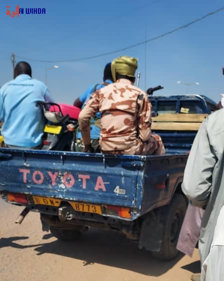 N'Djamena : des gendarmes confisquent la moto d'un clando transportant un malade et exigent de l'argent
