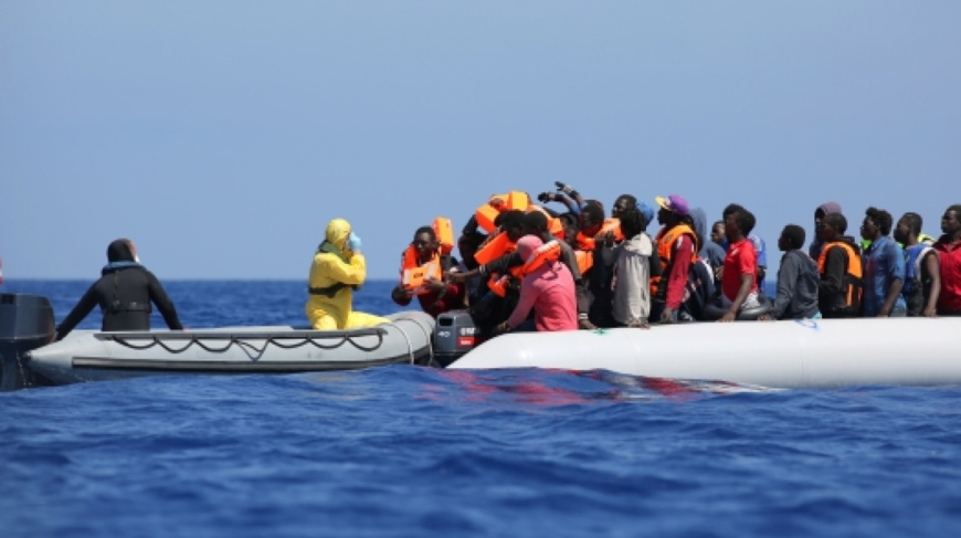 Opération de secours de migrants africains au large de la Sicile, Italie. Photo: OIM / Malavolta Opération de secours de migrants africains au large de la Sicile, Italie. Photo: OIM / Malavolta