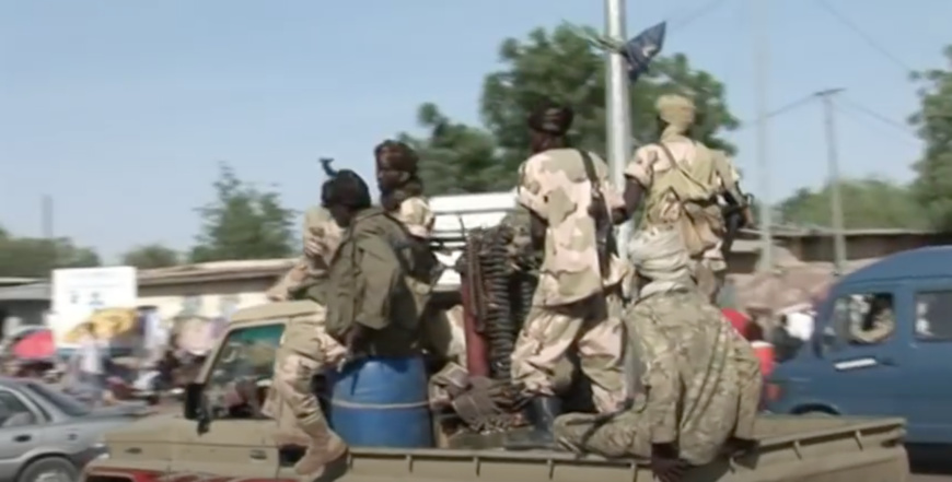 Des militaires à N'Djamena, après la bataille des 2 et 3 février 2008. © DR