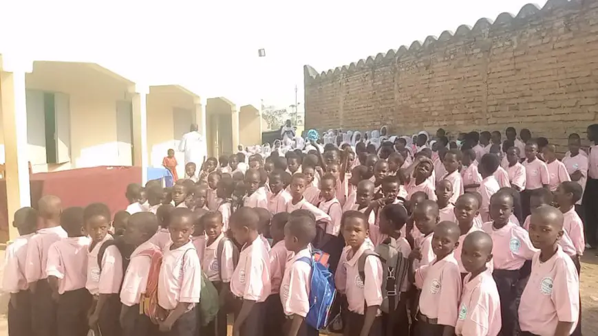 Tchad : uniformes scolaires pour des écoliers de Bébédjia grâce à l'ONG Direct Aïd