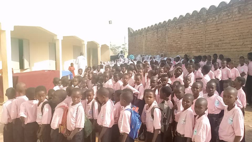 Tchad : uniformes scolaires pour des écoliers de Bébédjia grâce à l'ONG Direct Aïd