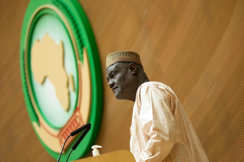 Afrique : Moussa Faki appelle à une révision des sanctions contre les coups d’État