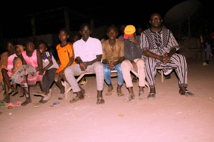 Tchad : des projections pour sensibiliser la population contre le paludisme à Koumra Tchad : des projections pour sensibiliser la population contre le paludisme à Koumra