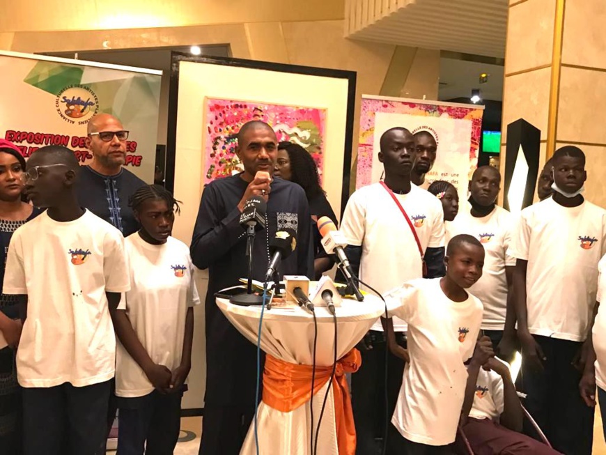 Tchad : Sakhafa valorise l'art-thérapie à travers une exposition de tableaux faits par des enfants handicapés Tchad : Sakhafa valorise l'art-thérapie à travers une exposition de tableaux faits par des enfants handicapés