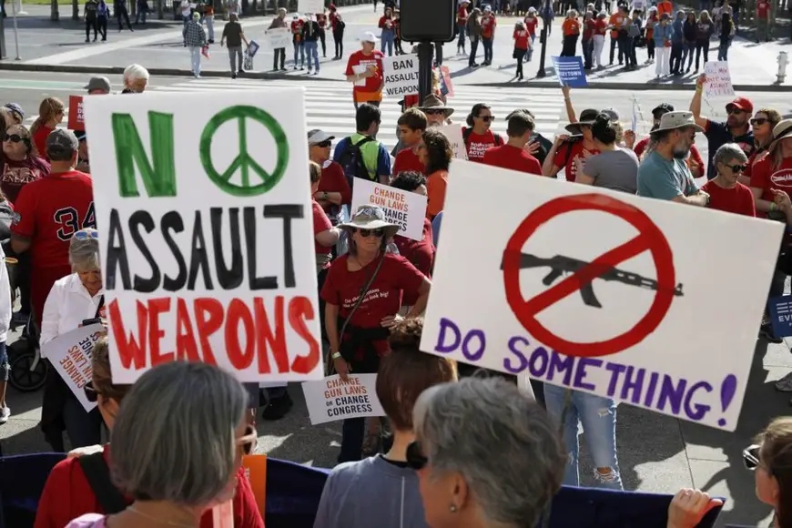 People take part in a rally held in downtown San Francisco to urge the federal government and lawmakers in Congress to take action to control gun-related crimes, Aug. 17, 2019. (Photo by Li Jianguo/Xinhua)