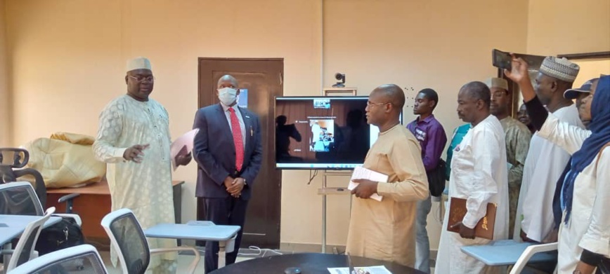 Tchad : l'OMS finance la réhabilitation de la salle multimédia du ministère de la Santé Tchad : l'OMS finance la réhabilitation de la salle multimédia du ministère de la Santé