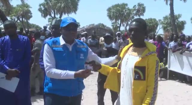 Tchad : des cartes nationales d'identité distribuées aux personnes déplacées internes au Lac Tchad : des cartes nationales d'identité distribuées aux personnes déplacées internes au Lac