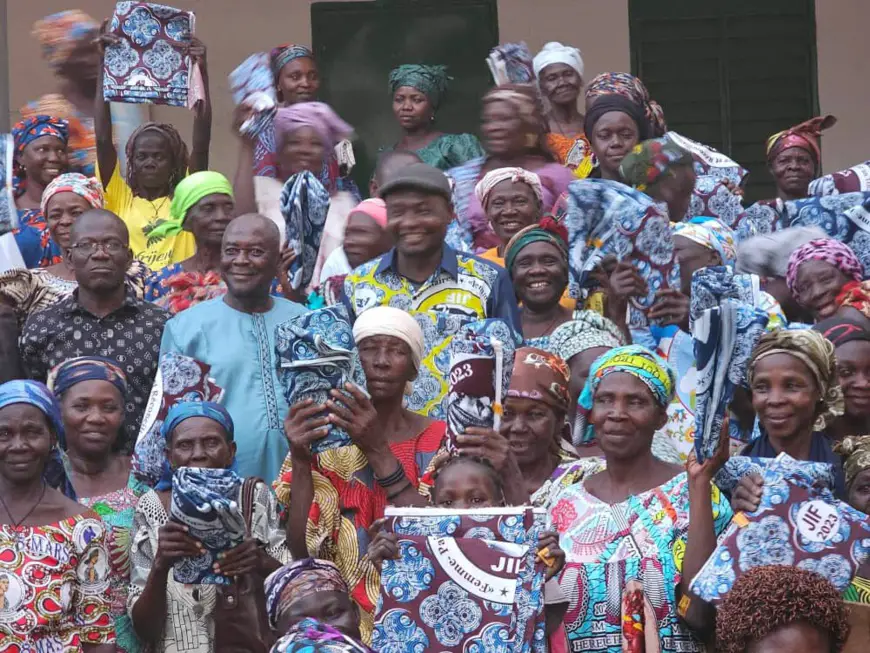 Tchad : remise de pagnes et appel à l'implication des femmes dans la lutte contre la violence à Koumra