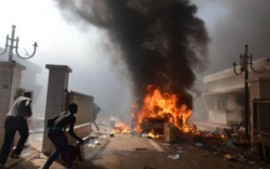 Burkina Faso: l'Assemblée incendiée, l'opposition demande le départ de Blaise Compaoré