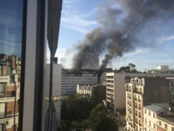France: un violent incendie s'empare de la maison de Radio