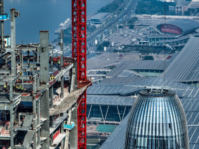 Workers are busy with high-altitude construction of a building in Pazhou Artificial Intelligence and Digital Economy Pilot Zone in Guangzhou, south China's Guangdong province, Feb. 28, 2023. (Photo by Chen Zhiqiang/People's Daily Online)