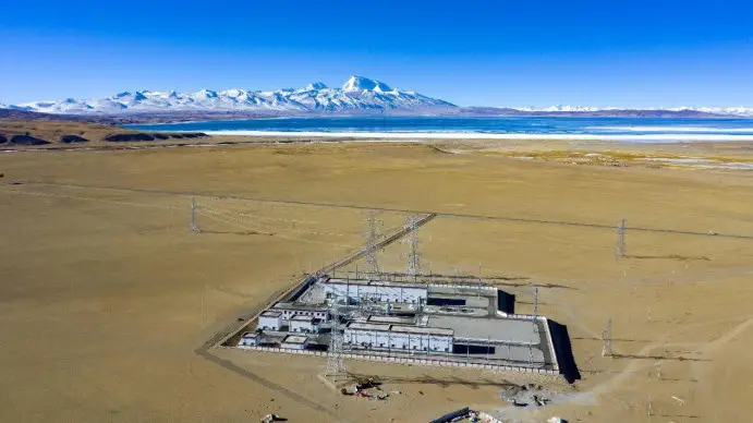 Photo shows a transformer substation 4,700 meters above the sea level along the Ngari-central Tibet Power Grid Interconnection Project. (Photo by Xu Yuyao/People's Daily)