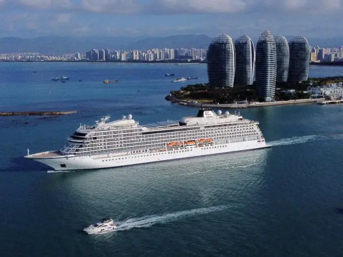 China Merchants-Yidun, the first luxury cruise ship to bear the Chinese flag, departures from Phoenix Island, Sanya, south China's Hainan province, Feb. 9, 2023. (Photo by Ye Longbin/People's Daily Online)
