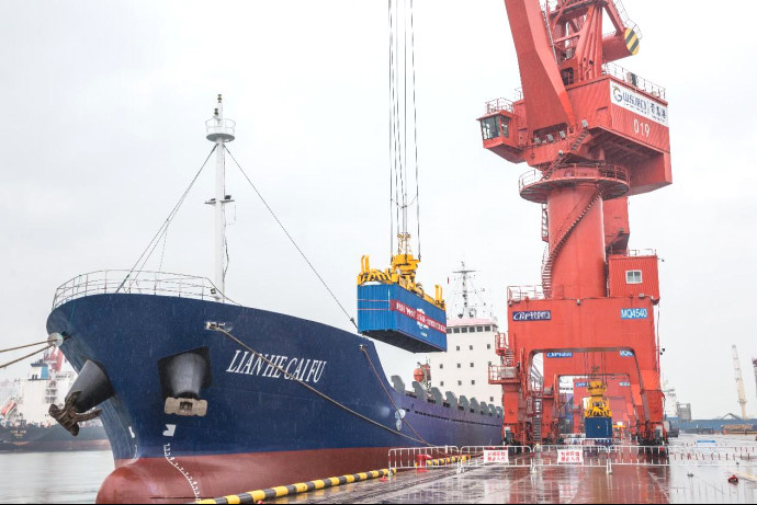 The first express sea route between China and Russia in the China-SCO Local Economic and Trade Cooperation Demonstration Area is put into operation, Sept. 14, 2022. The sea route connects Qingdao, east China's Shandong province with Russia's Vladivostok. (Photo by Hou Fangchao/People's Daily Online)