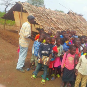 ASSOCIATION MAIN SOLIDAIRE :  Un seul geste sauve la vie de 10 enfants. AIDEZ NOUS en leur donnant un avenir meilleur.