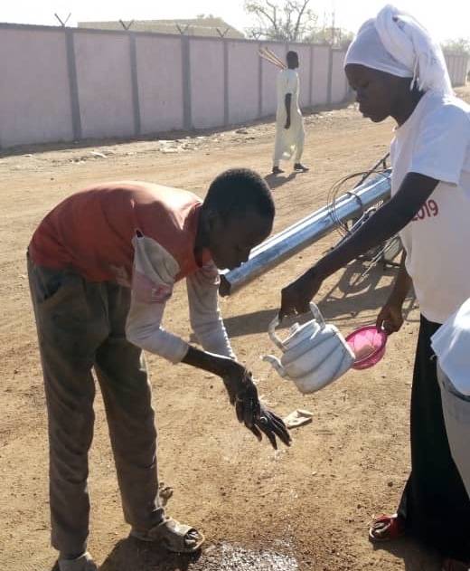 Tchad : se laver les mains avant le repas, un geste simple, mais difficile pour certains