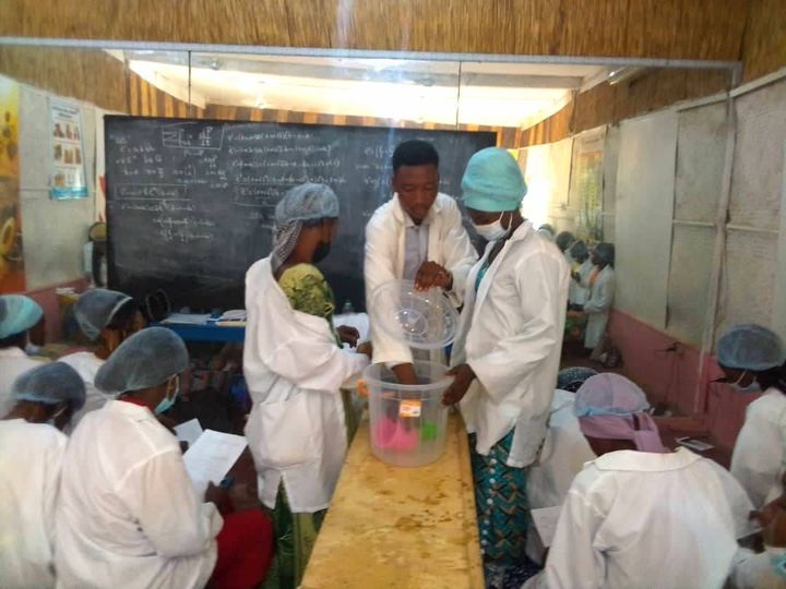 Tchad : 58 étudiantes formées à la fabrication de produits cosmétiques à N'Djamena Tchad : 58 étudiantes formées à la fabrication de produits cosmétiques à N'Djamena